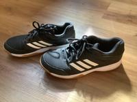 Adidas Hallenturnschuhe Gr. 41 1/3 Rheinland-Pfalz - Lambsheim Vorschau