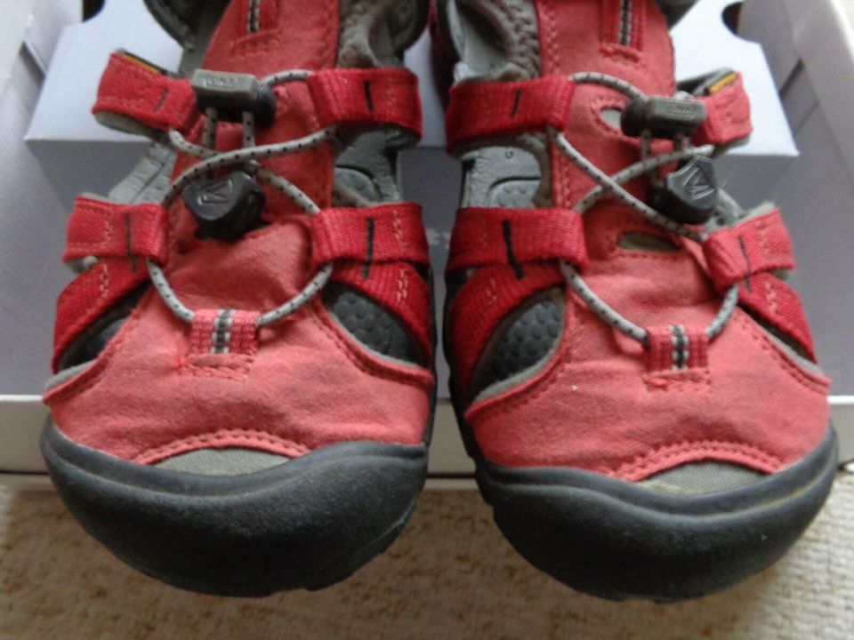 Keen Sandalen Trekking Wandern Gr. 36 rot in Kahla