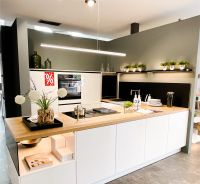 Grifflose Küche in Weiß Hochglanz Nobilia Nordrhein-Westfalen - Solingen Vorschau