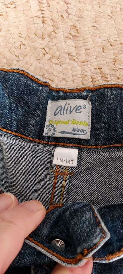 Jungs-Jeans Gr. 134/140 in Deißlingen