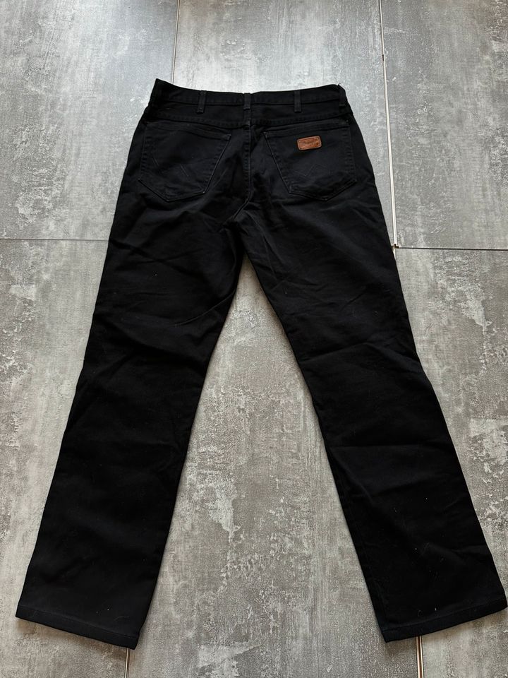 Wrangler Jeans Straight W33 L30 in Wuppertal