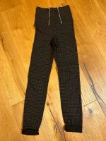 Graue schmale fishbone Leggings Gr. 146/152 Top Bayern - Wackersdorf Vorschau