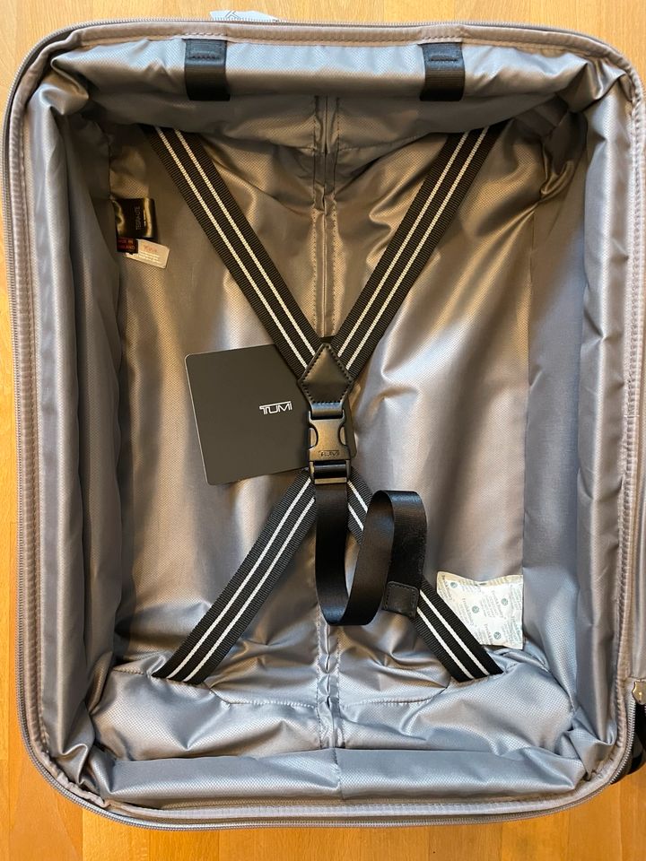 NEU | Tumi Tegra-Lite Continental Front Pocket 55 Carry-on Koffer in München