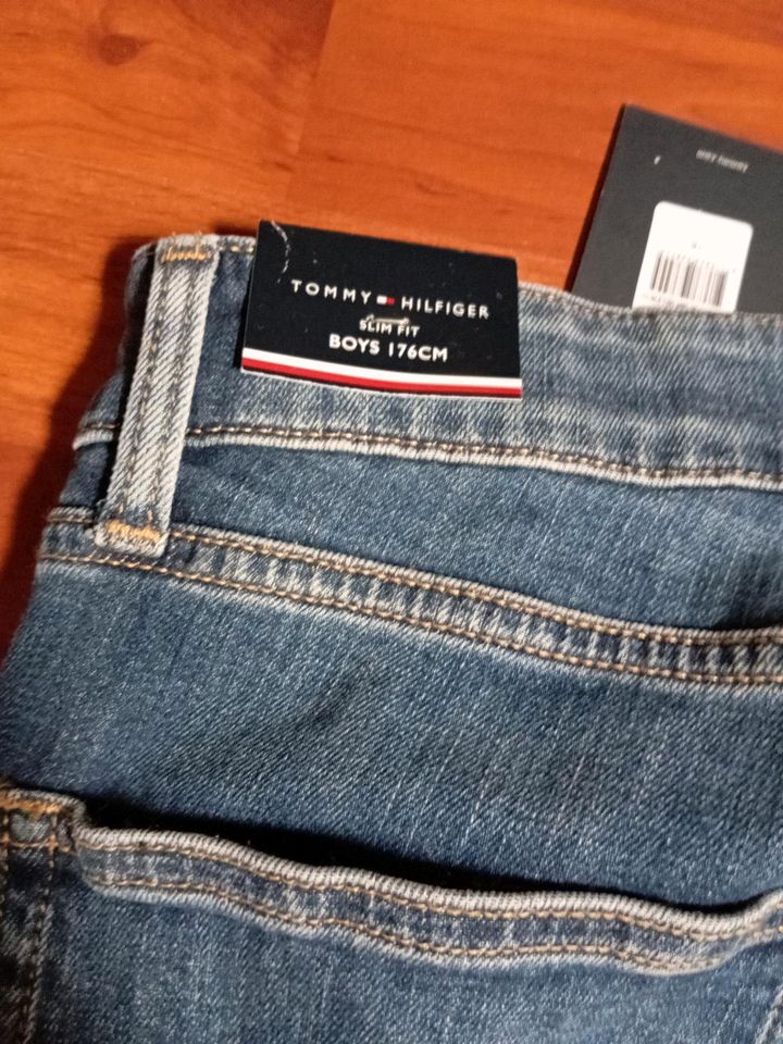 UNGETRAGEN Tommy Hilfiger Jeans Gr.176 in Stuttgart