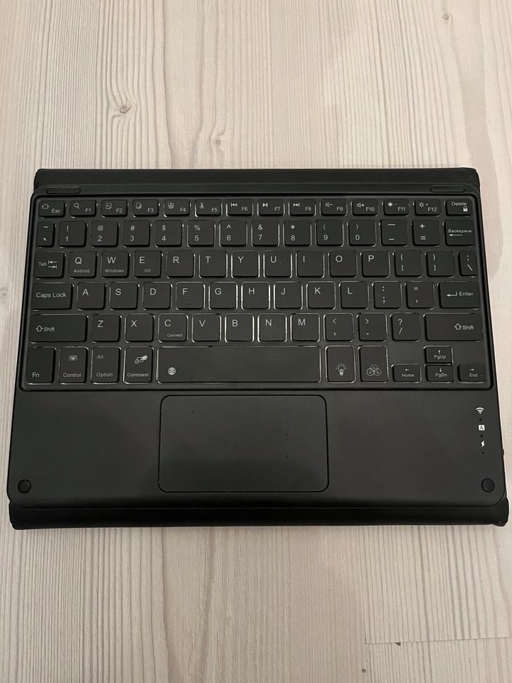 iPad Air / Air 2 Hülle + Bluetooth Tastatur in Berlin