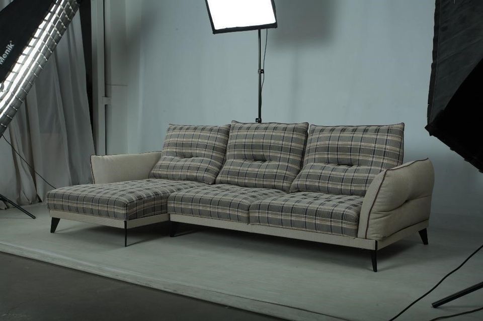 DESIGN SOFA WOHNZIMMER COUCH HOCHWERTIG POLSTERUNG HOLZ METALL in Planegg