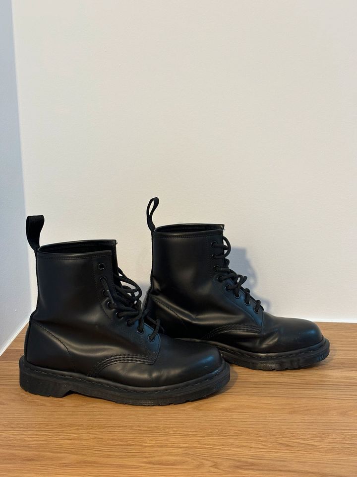 Dr. Martens All Black Stiefel, Gr.: 40 in Neuss