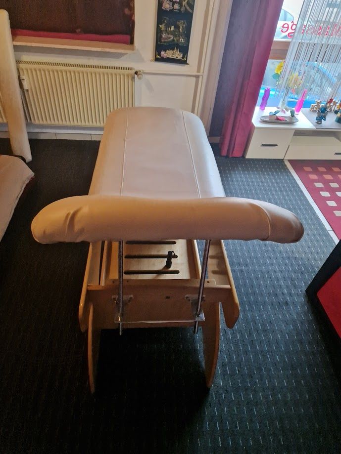 Massageliege in Selters