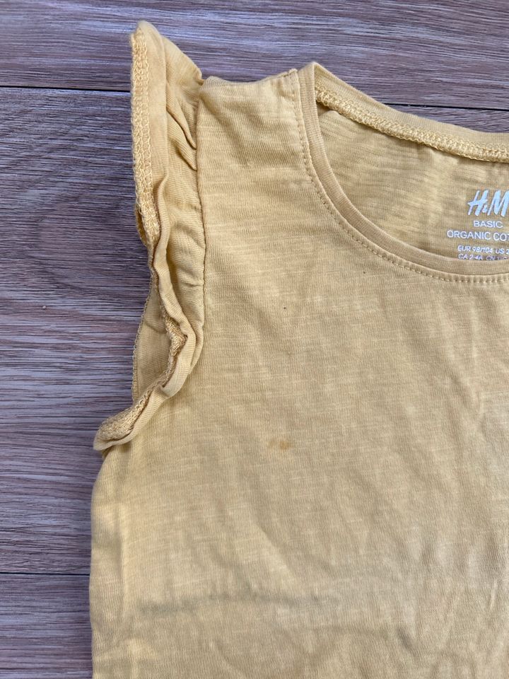 Tolles Set: 2 süße T-Shirts mit Volant von Hema + H&M, 98 in Nordenholz