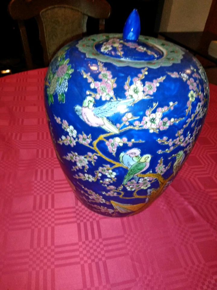 Vase mit Deckel, Asiatisches Design in Wetter (Ruhr)