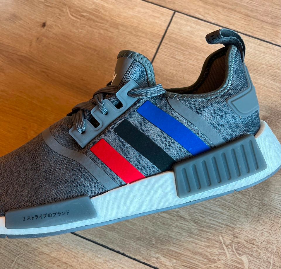 NEU! Adidas NMD R1 Schuhe Größe 46 Grau Streifen Blau/Schwarz/Rot in Köln