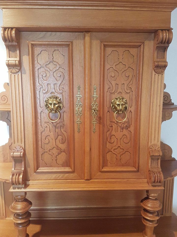 Eiche Gründerzeit Säulen Buffet um 1880 Buffet Schrank in Ehringshausen