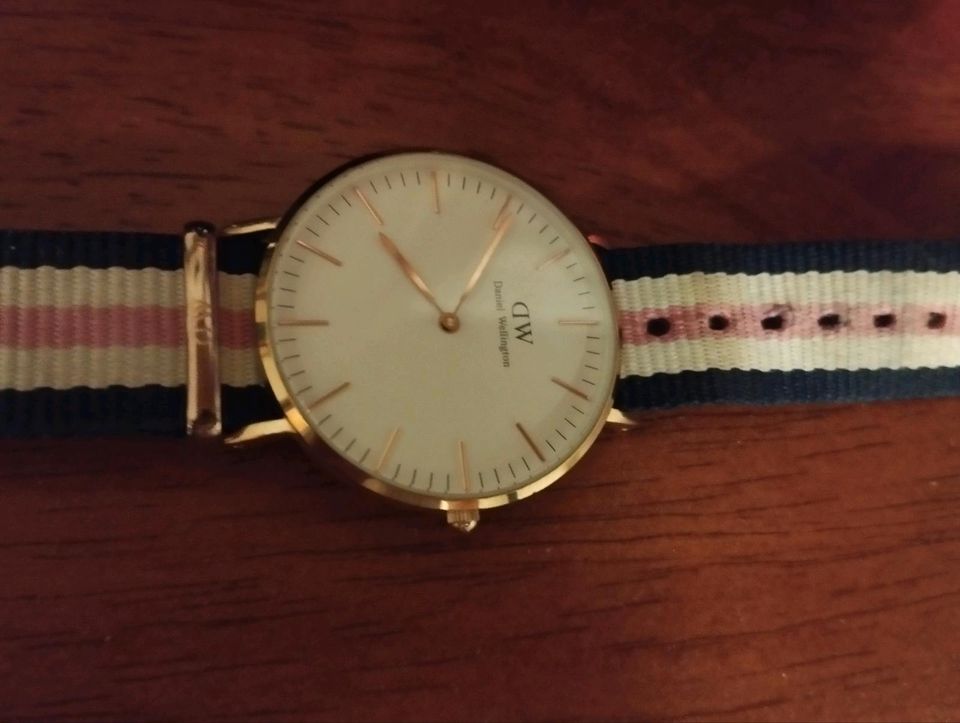 Damenuhr von Daniel Wellington in Stuttgart