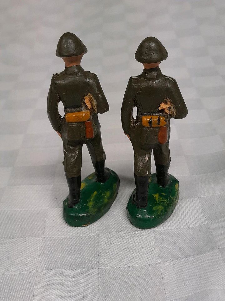 2 Figuren Soldat NVA in Arnstadt