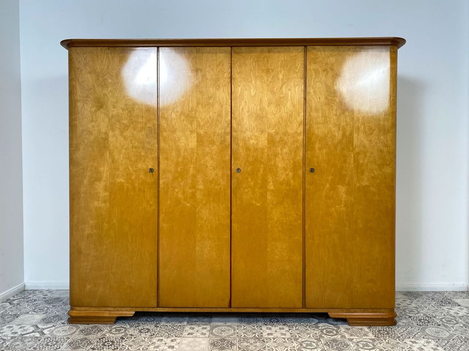 WMK Sehr schöner & gut erhaltener Mid-Century Kleiderschrank aus vollem Holz mit perfekter Aufteilung # Schrank Wäscheschrank Schlafzimmerschrank Wardrobe Garderobe 50er Vintage # Lieferung möglich in Berlin