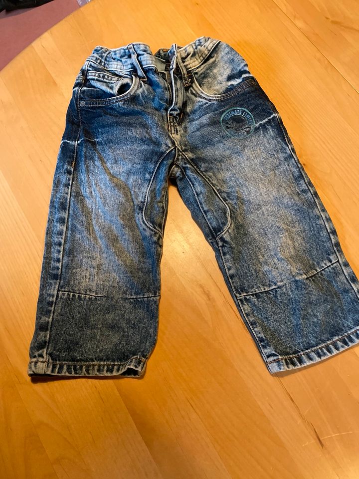 3 kurze Jeans Hosen Gr 128 in Morsbach