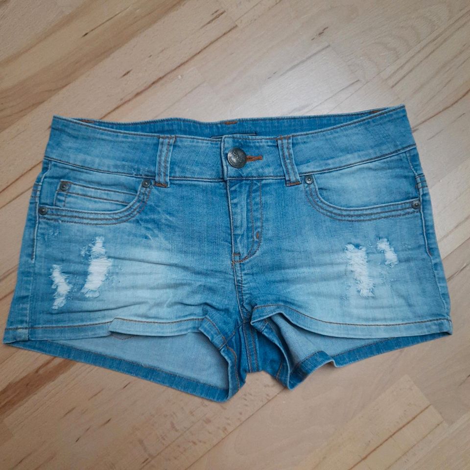 Damen Hotpants bzw. Shorts Only Gr. W28 in Ottenhöfen