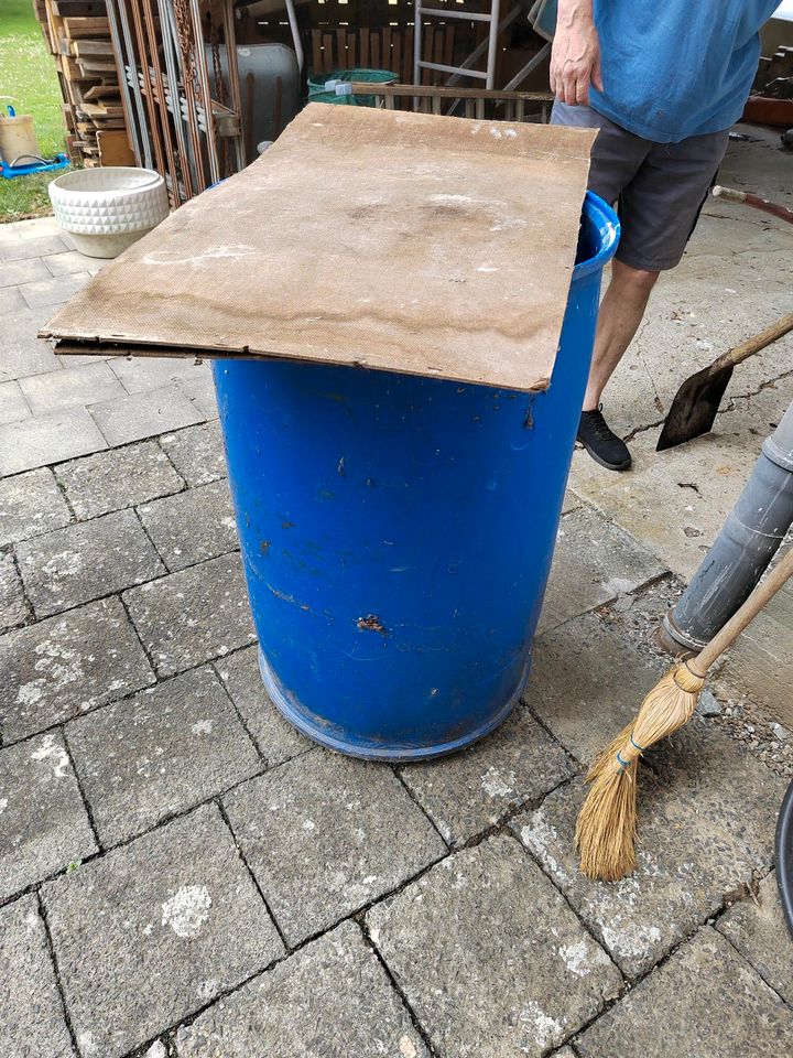 Ca. 50 Liter abgelöschter nicht mehr ganz weißer Kalk in Speichersdorf