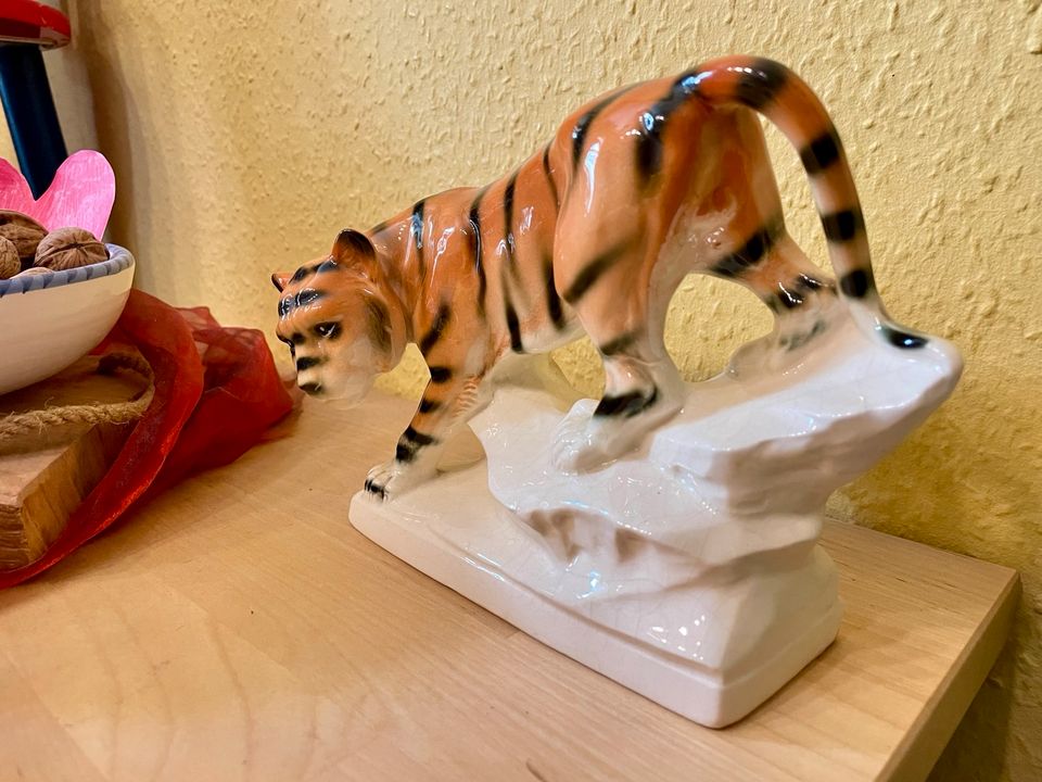 Tiger Skulptur  - Porzellan - 22 cm in Berlin