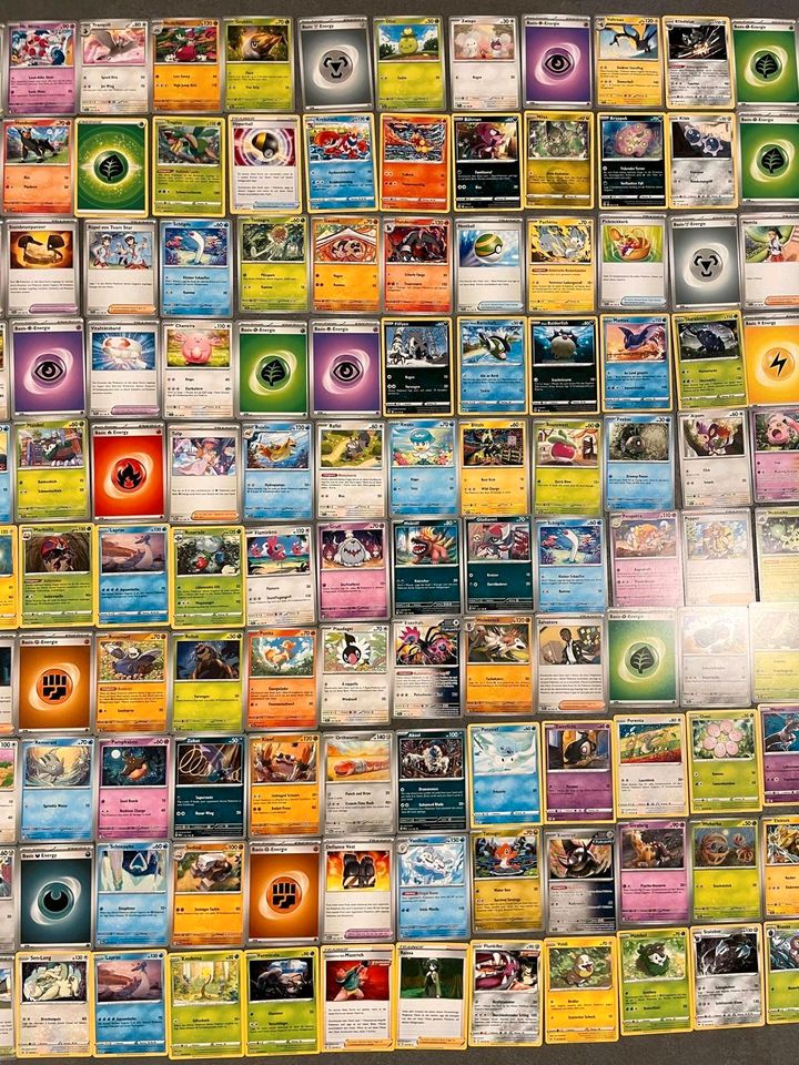 600 originale Pokemon Sammelkarten + Box, Trenner & Glurak Münze in Lauchheim