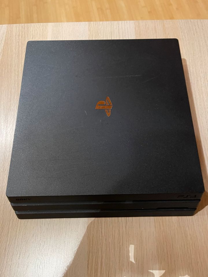PS 4 pro 1 TB in Augustdorf