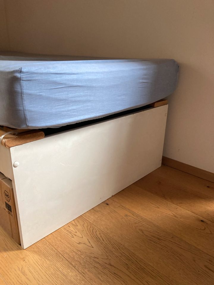 Bett massiv kein Ikea Hemnes in Laugna