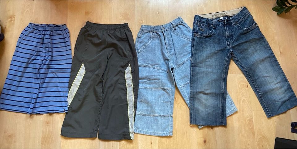 Jeans Shorts kurze Hosen Größe 116/122 134 140 in Krefeld