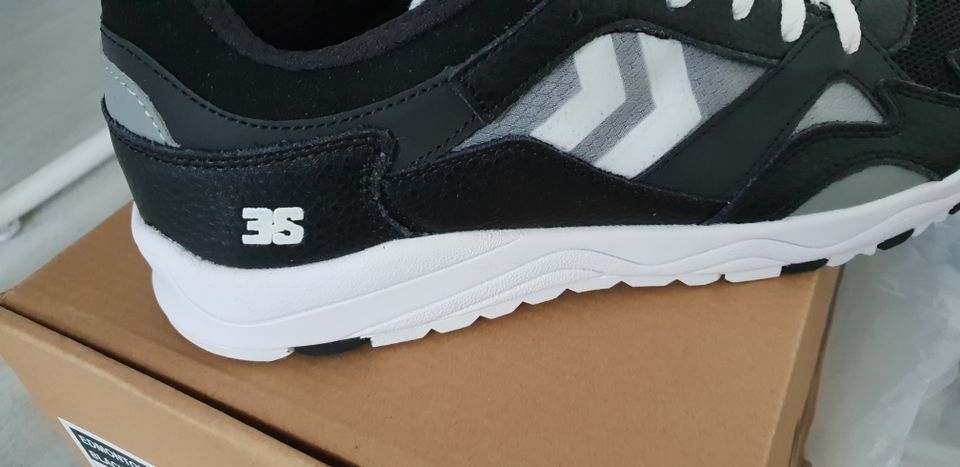 Hummel Sneaker GR 44 Neu ungetragen mit OVP schwarz in Berlin