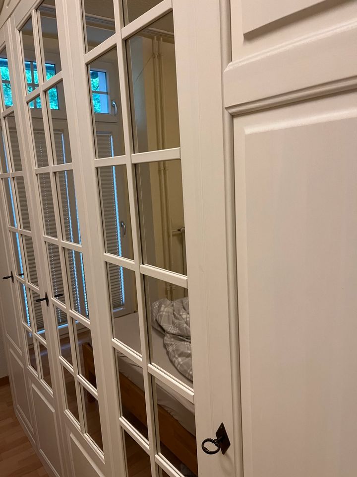 Kleiderschrank Weiß Spiegel Schrank Groß Schlafzimmer Regal in Essen