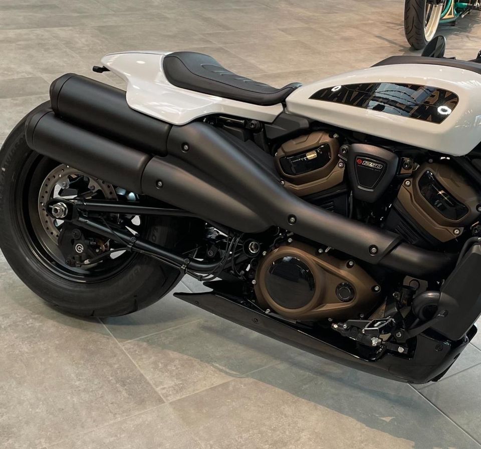 Harley Davidson Sportster S Auspuff schwaz pulverbeschichtet in Mönchengladbach