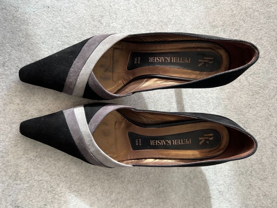 Peter Kaiser elegante schwarz-graue Pumps Größe 37 in Eningen