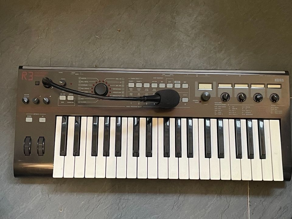 Korg R3 Synthesizer in Berlin