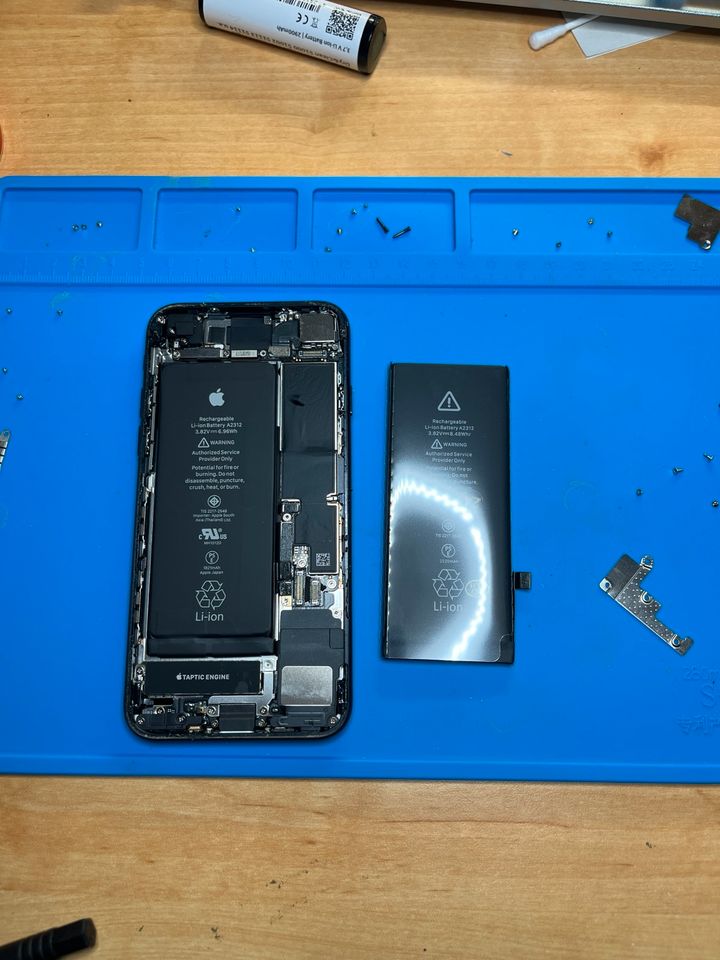 iPhone Display Akku Reparatur Defekt 11 12 13 14 Pro Plus Max in Weilheim