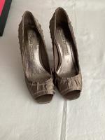 Elegante Buffalo Damen Pumps Kupfer/Goldfarben Größe 36 München - Bogenhausen Vorschau