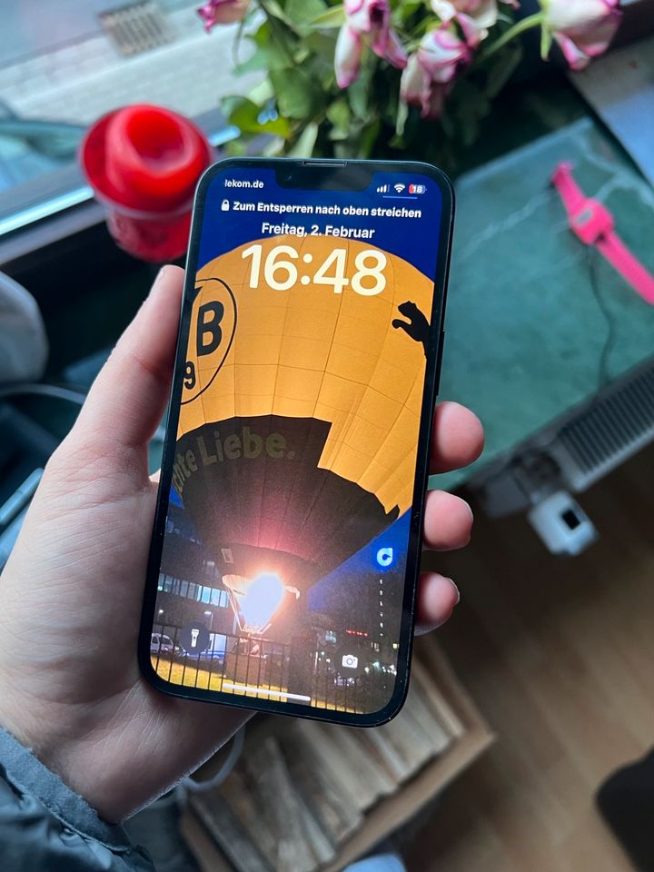 iPhone 13 dunkelblau in Finnentrop