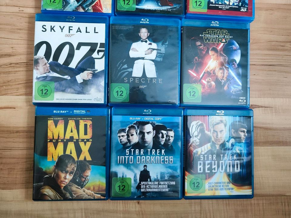 12 Blu-Rays( u.a. div. Marvel-Filme, James Bond, Star Trek...) in Grasberg