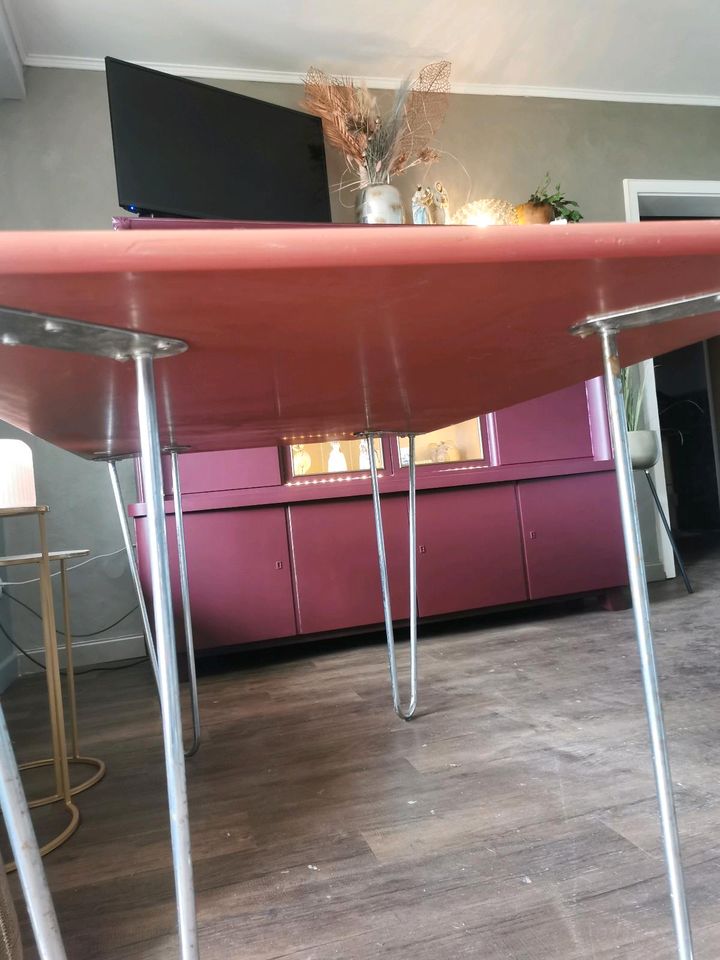 Größer Tisch. Stabiles Regal in Bad Arolsen