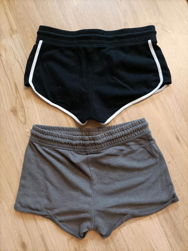 Shorts Gr. S grau Clockhouse und schwarz H&M in Leer (Ostfriesland)