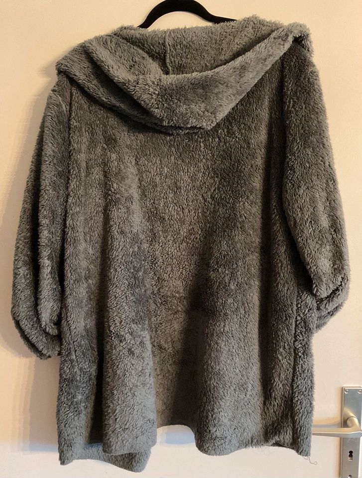 Teddy cardigan Jacke Kapuze Taschen Größe XL in Elmenhorst bei Grevesmühlen