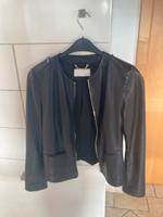 Butterweiche schwarze Lederjacke von Boss Gr.38/40 Hessen - Schöffengrund Vorschau