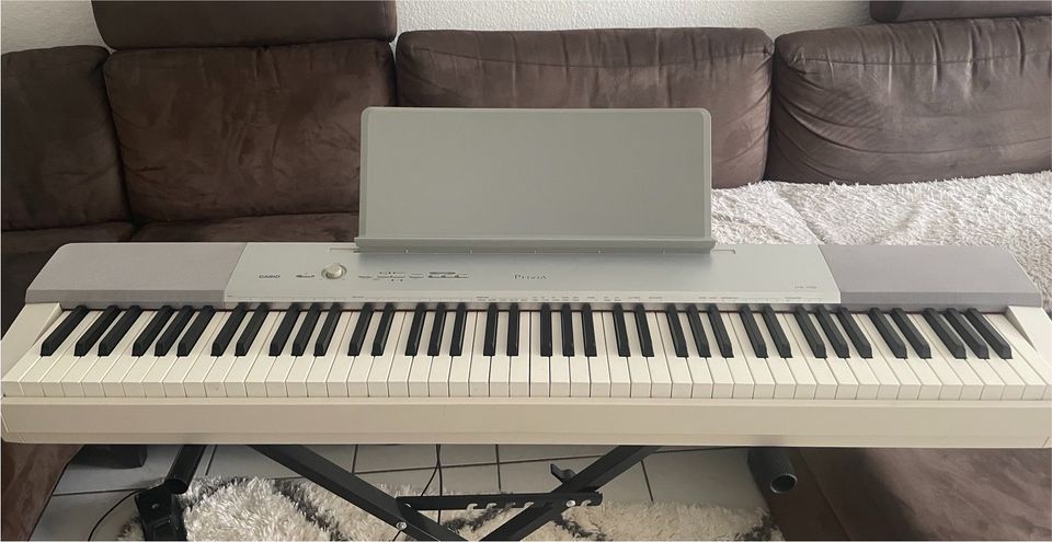 Privia PX 150 Casio E Piano Musikinstrumente in Lindlar