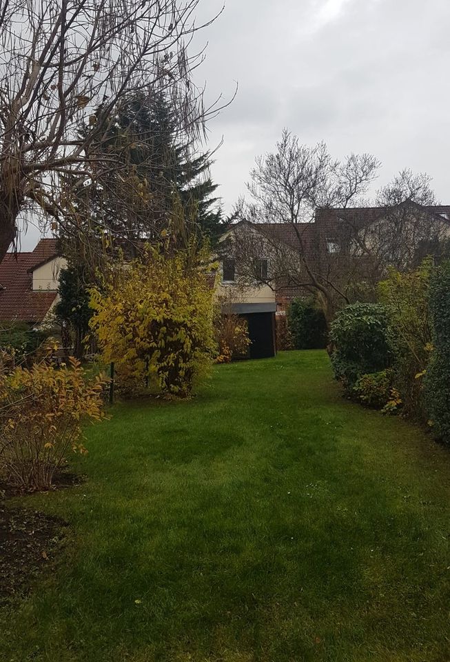 Charmantes Reihenmittelhaus mit Garten in Berlin-Kladow in Berlin