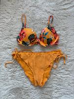 Gelber Bikini mit Blumenmuster Hollister Bayern - Regensburg Vorschau