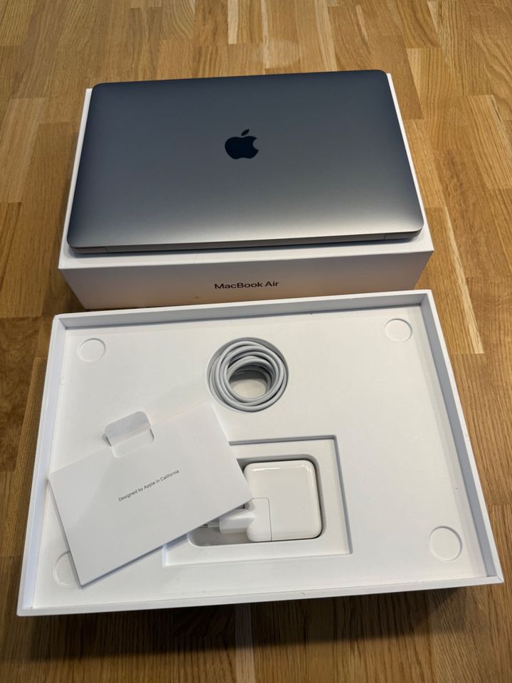 Apple Macbook Air 13" spacegrau M1 Chip Topzustand Batterie 97% in Mülheim (Ruhr)