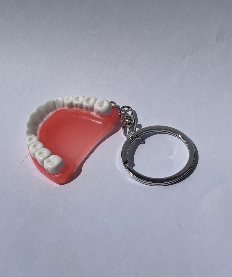 Zahn Schlüsselanhänger in Lich