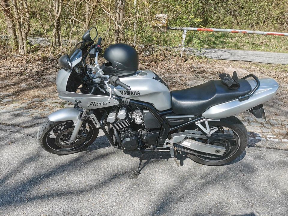 Yamaha fzs 600 in Vohburg an der Donau