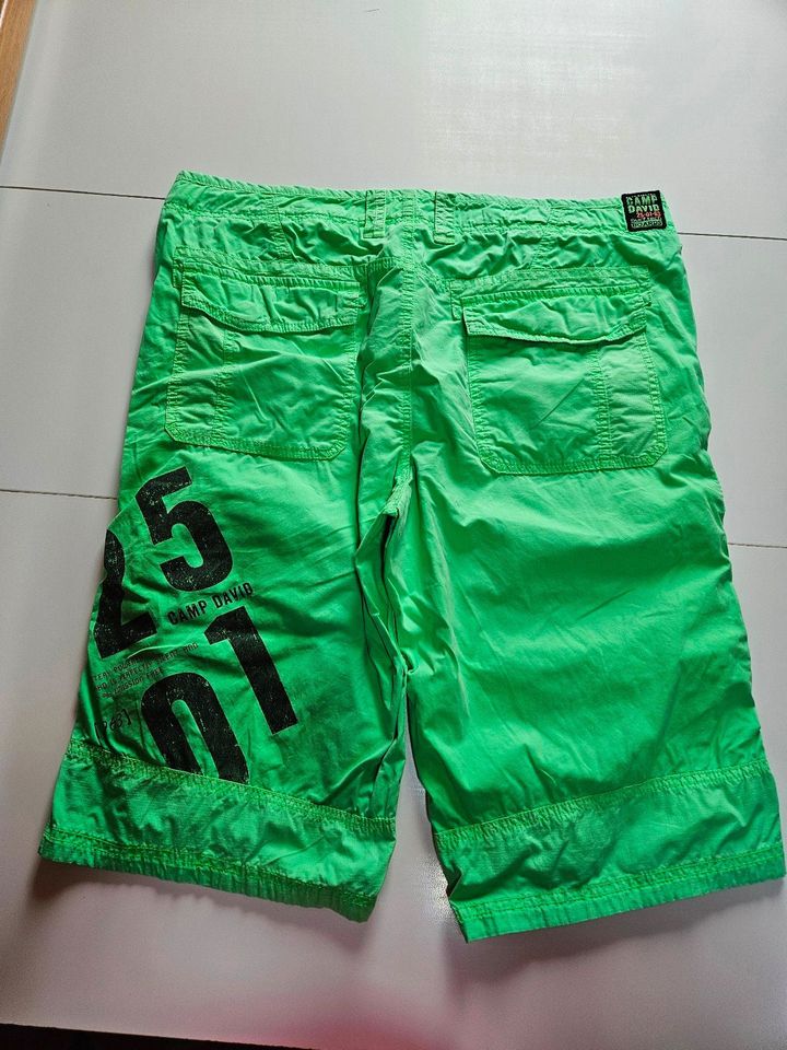 Camp David Cargo Shorts Gr. L in neongrün in Langenburg