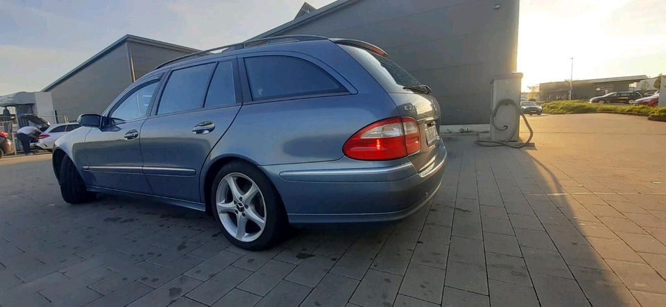 Mercedes e220 cdi w211 in Crailsheim