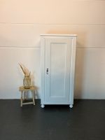 Antiker Schrank shabby vintage Landhausstil industrial Garderobe Hamburg - Altona Vorschau