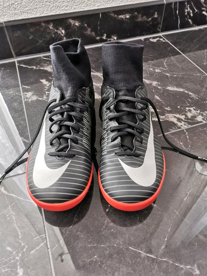 Nike Schuhe /Fussballschuhe /Sockenschuhe in Aalen